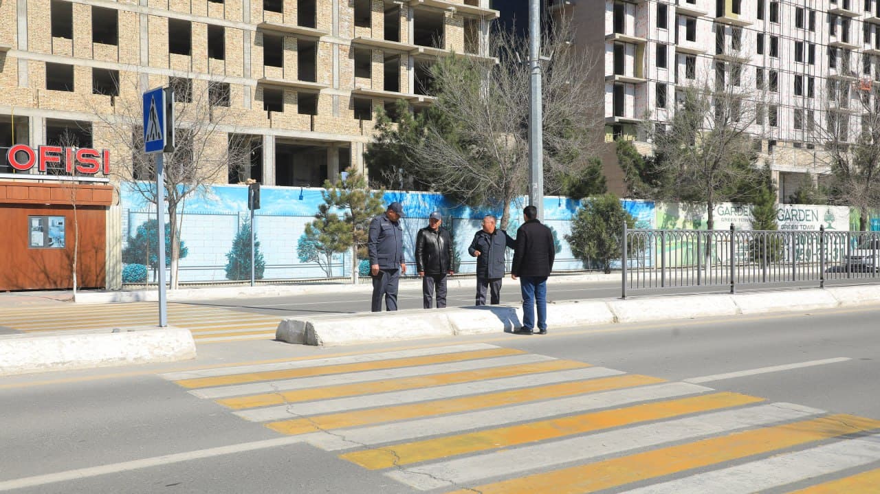 Бухоро шаҳрида хавфсиз йўллар ва ободонлаштириш ишлари: Вилоят ИИБ бошлиғи ҳудудларда ўрганишлар олиб борди