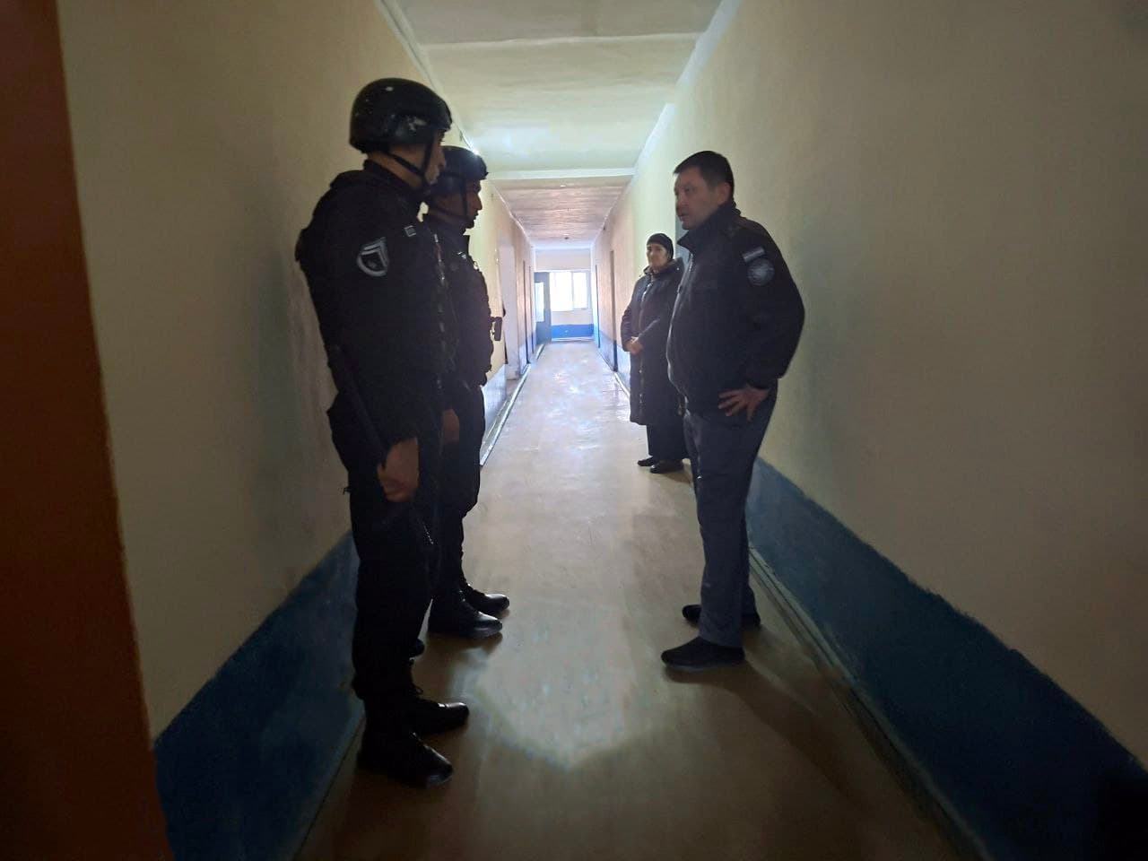 Sirdaryo viloyati IIB boshligʻi Xovos tumanining “Doʻstlik” mahallasida oʻrganish ishlarini olib bordi