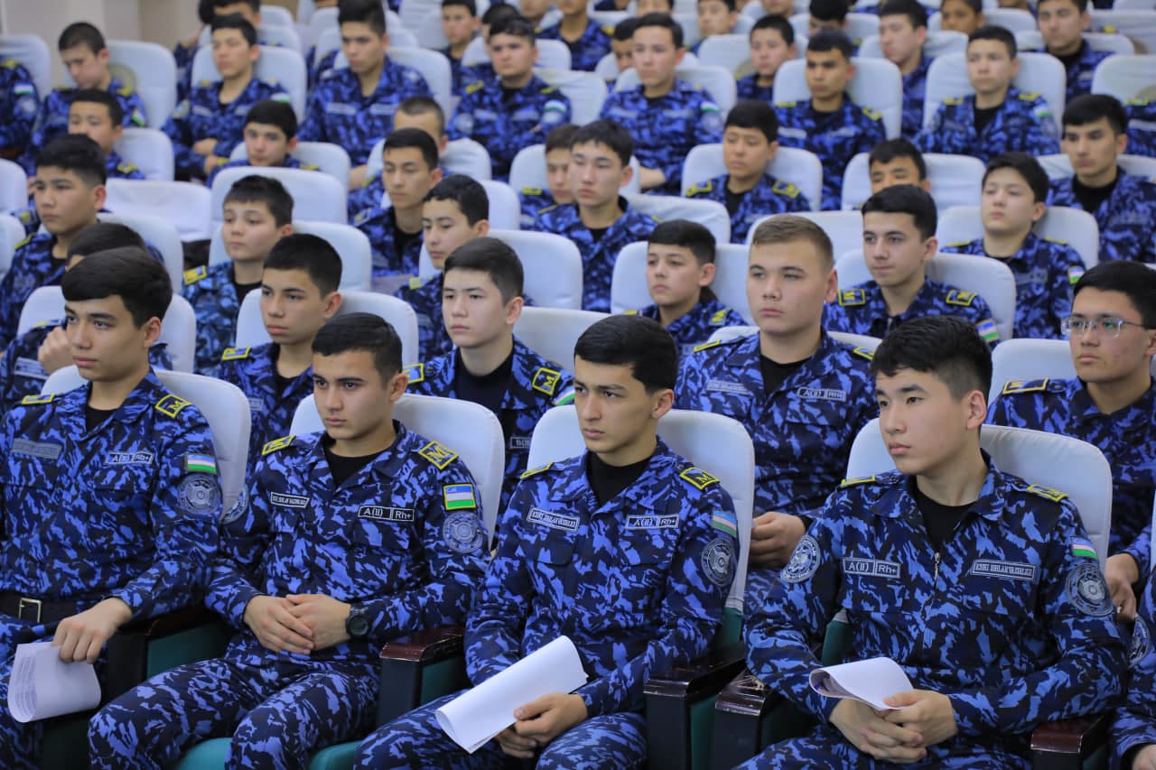 “Пайшанба – ёшлар куни” муносабати билан ИИВ ихтисослаштирилган мактаб-интернати ўқувчилари билан давра суҳбати ташкил этилди