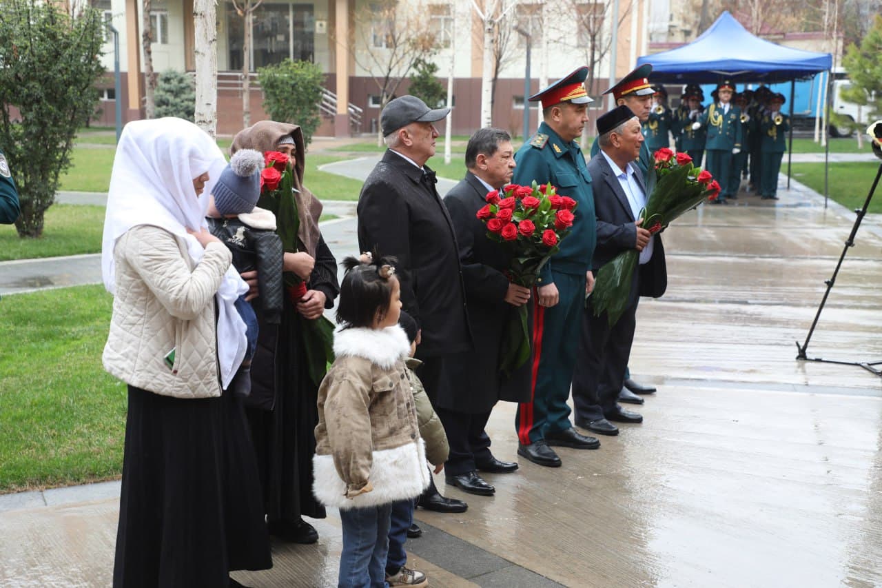 В ГУВД города Ташкента состоялось открытие мемориального комплекса Хосилбеку Эшназарову, героически погибшему при исполнении служебного долга