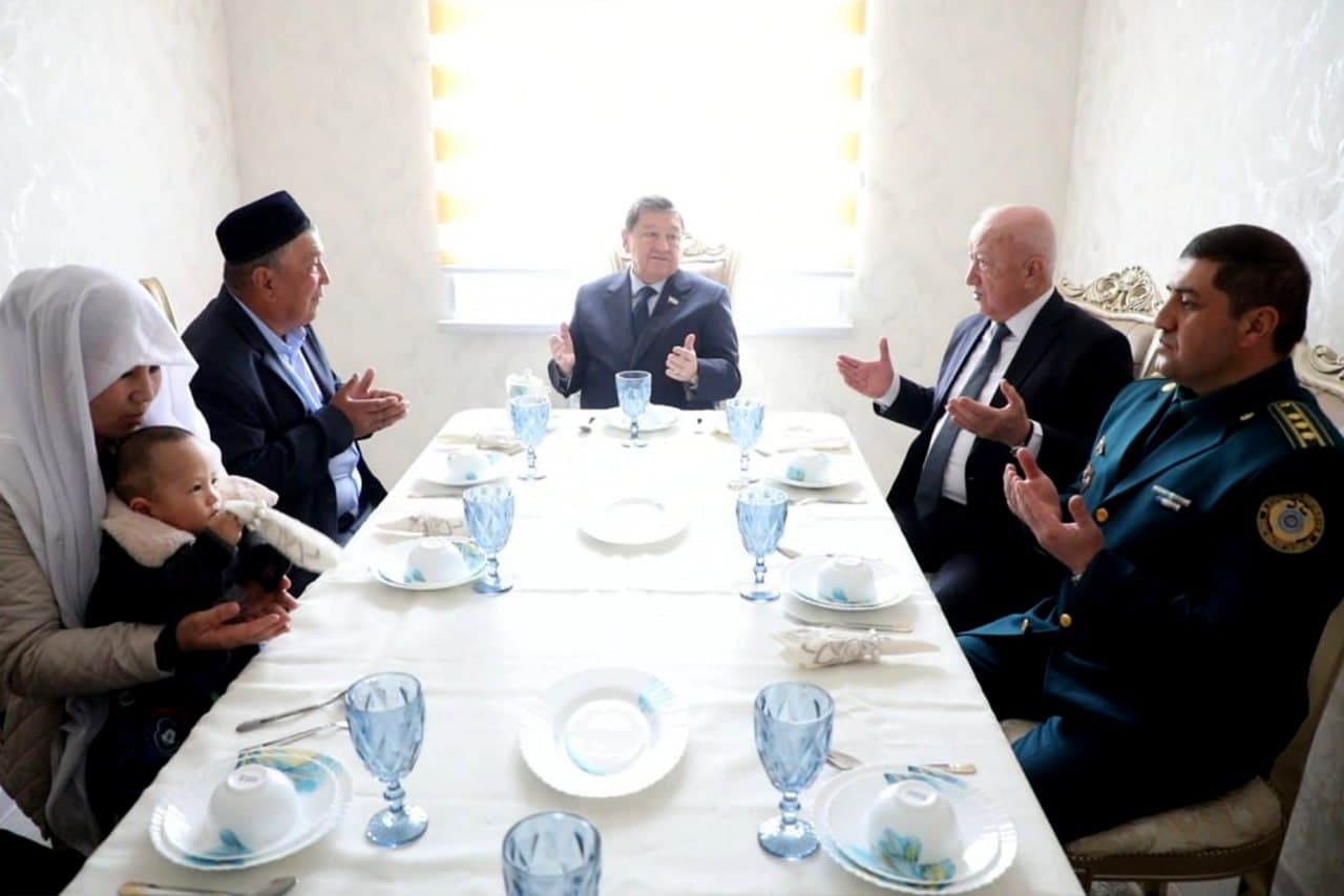 В ГУВД города Ташкента состоялось открытие мемориального комплекса Хосилбеку Эшназарову, героически погибшему при исполнении служебного долга