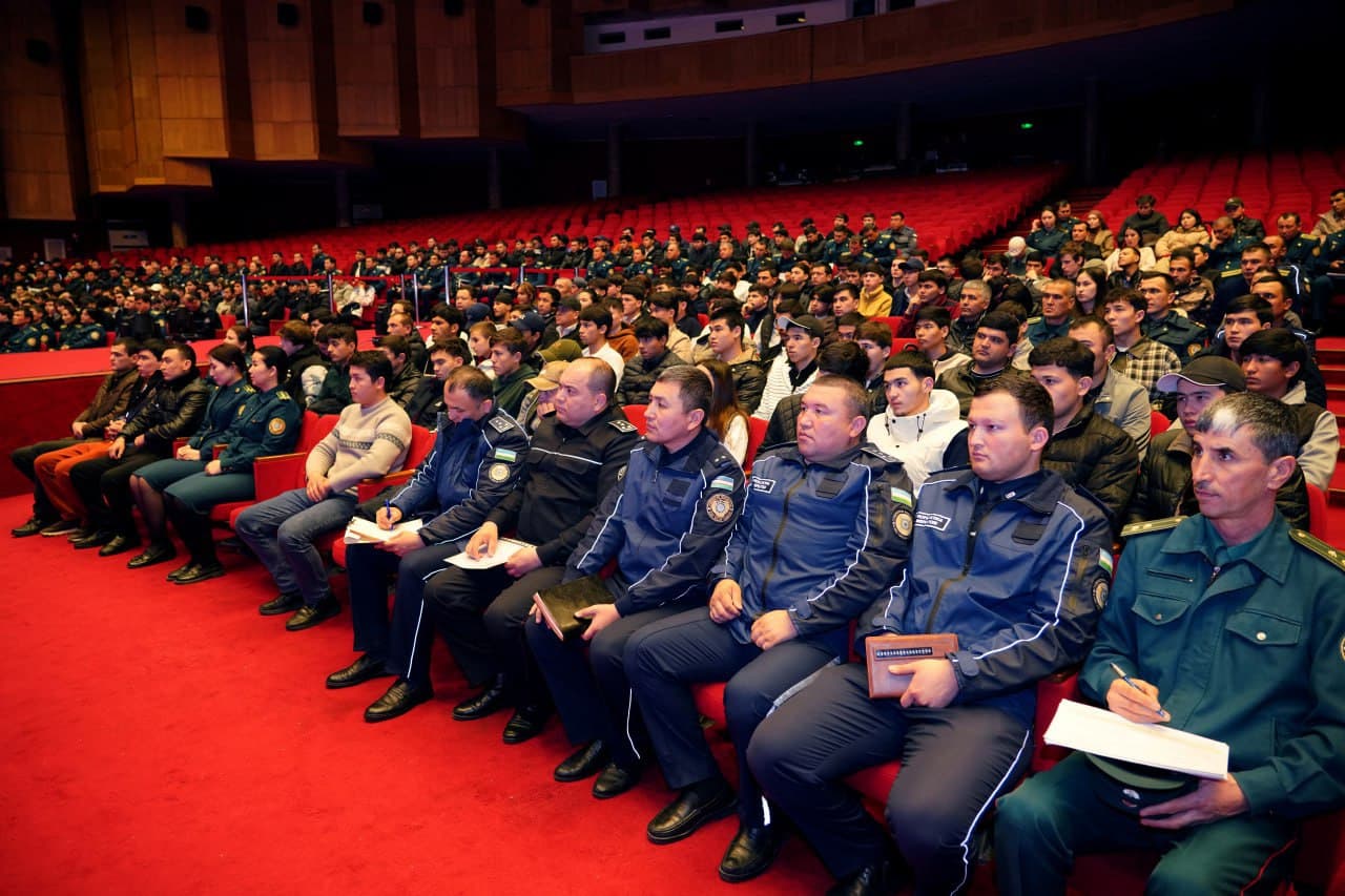 Ёшлар билан очиқ мулоқот — муаммолар ечими ва янги ташаббуслар майдони