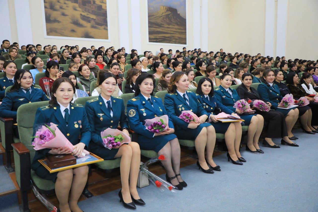 В Министерстве внутренних дел Республики Каракалпакстан проходило праздничное мероприятие в связи с 8 марта – Международным женским днем