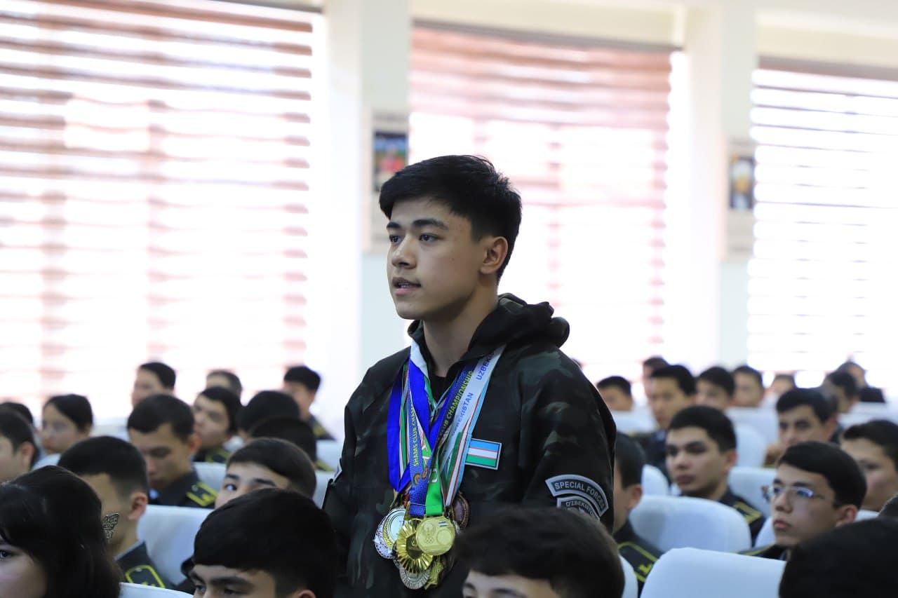 “Пайшанба – ёшлар куни” доирасида Ички ишлар вазирлиги 1-сон Академик лицейида “Раҳбар ва ёшлар” учрашуви бўлиб ўтди