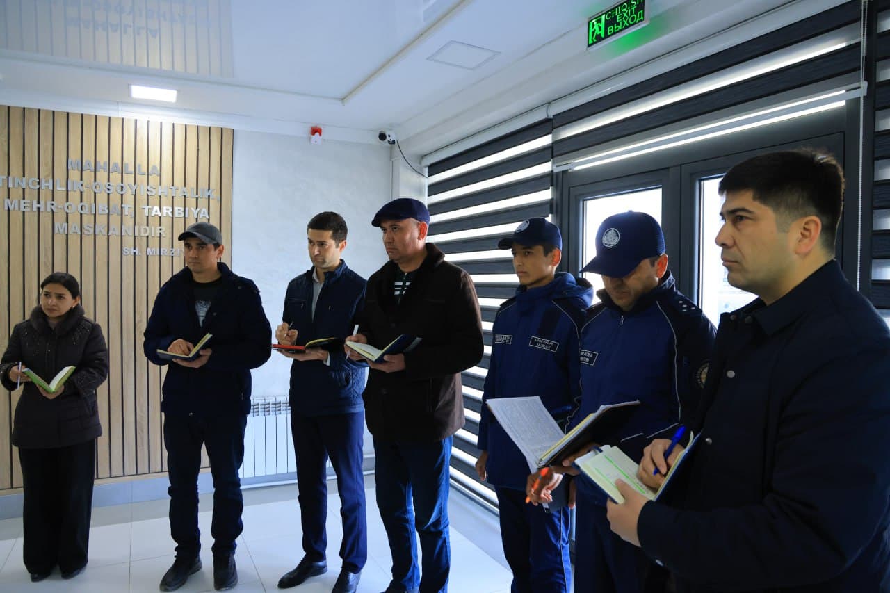 Диалог с «семёркой махалли»: определены меры по превращению махалли «Работикалмоқ» Бухарского района в «зелёную» территорию