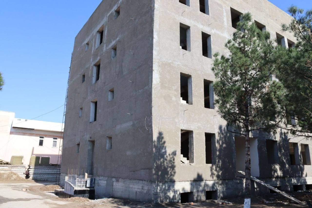 IIV Qorovul qoʻshinlari qoʻmondoni Qarshi shahrida joylashgan harbiy qismga tashrif buyurdi