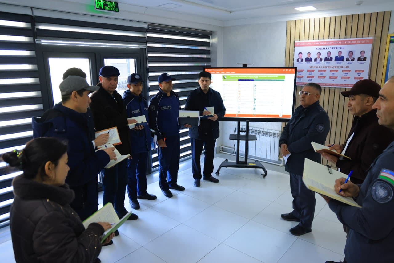 Диалог с «семёркой махалли»: определены меры по превращению махалли «Работикалмоқ» Бухарского района в «зелёную» территорию