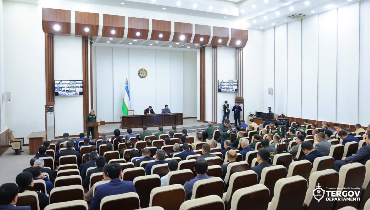 Namangan viloyatida Ichki ishlar vazirligi va Bosh prokuratura rahbariyati ishtirokida kengaytirilgan yigʻilish boʻlib oʻtdi