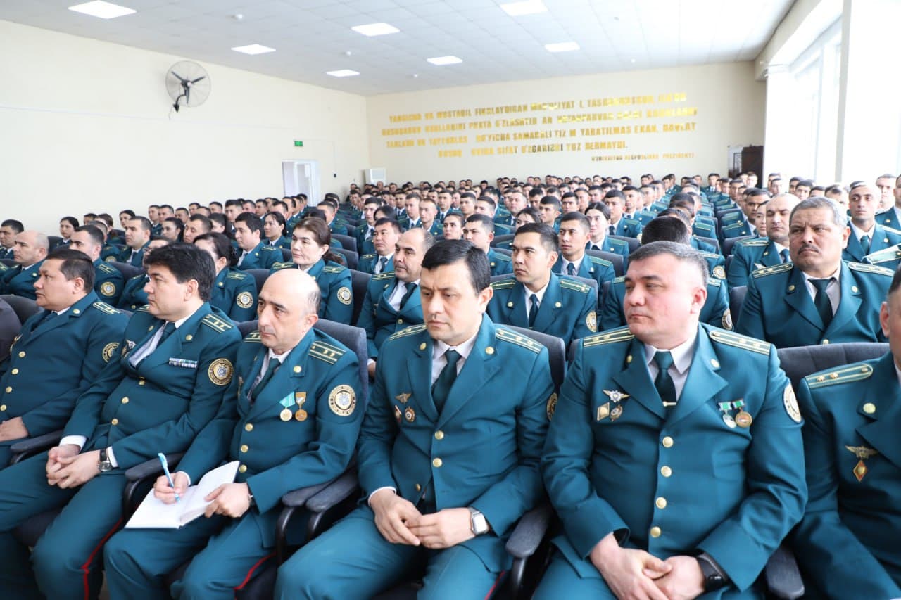 На Алмалыкской учебной базе Института повышения квалификации МВД проходит итоговая государственная аттестация выпускников факультета профессиональной подготовки