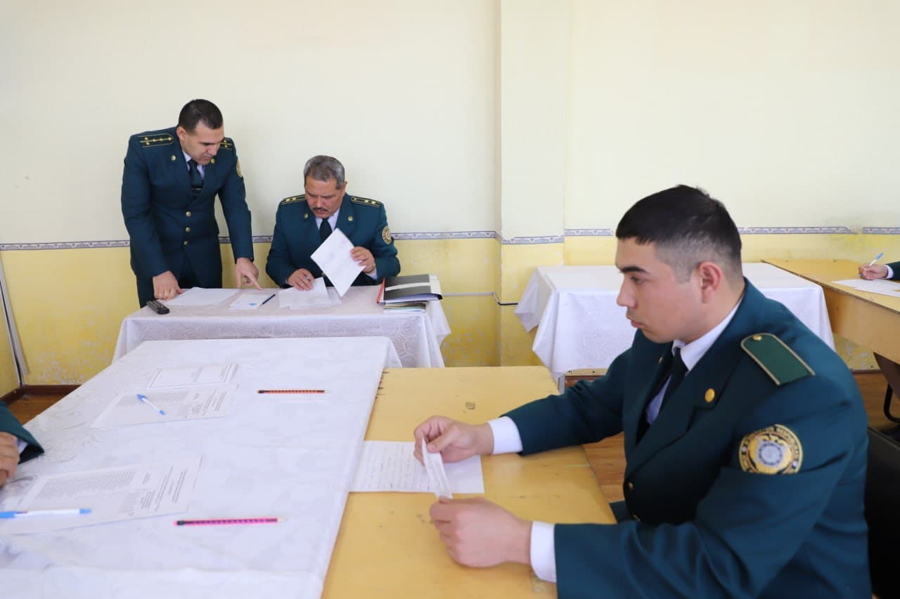 На Алмалыкской учебной базе Института повышения квалификации МВД проходит итоговая государственная аттестация выпускников факультета профессиональной подготовки