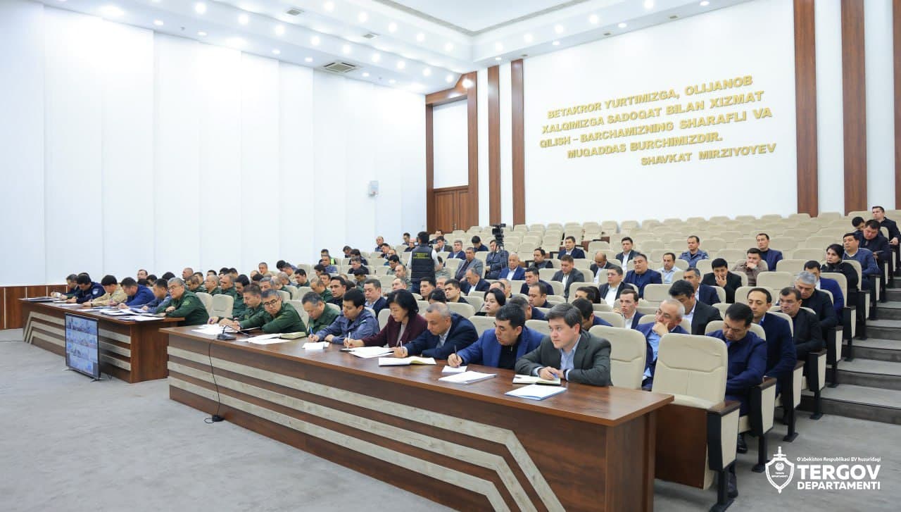 Namangan viloyatida Ichki ishlar vazirligi va Bosh prokuratura rahbariyati ishtirokida kengaytirilgan yigʻilish boʻlib oʻtdi