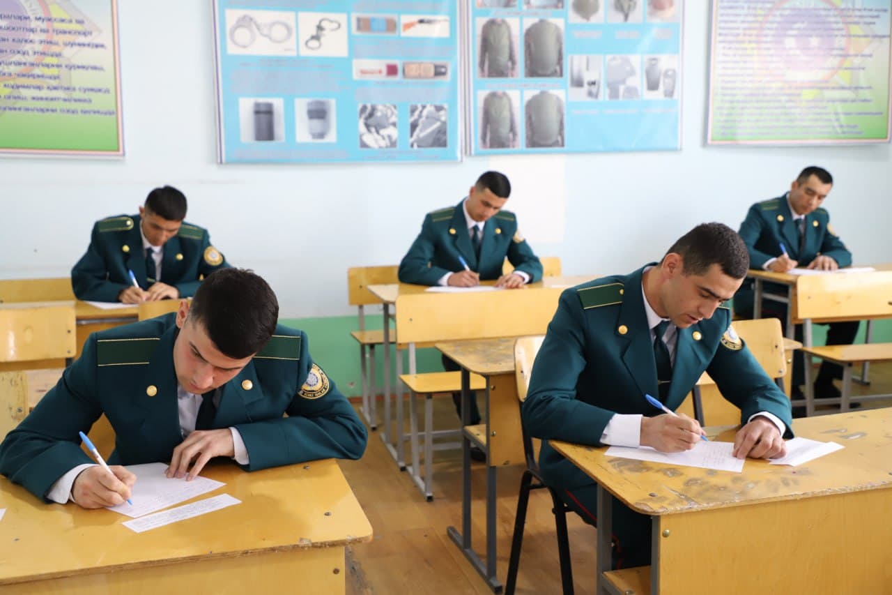 На Алмалыкской учебной базе Института повышения квалификации МВД проходит итоговая государственная аттестация выпускников факультета профессиональной подготовки