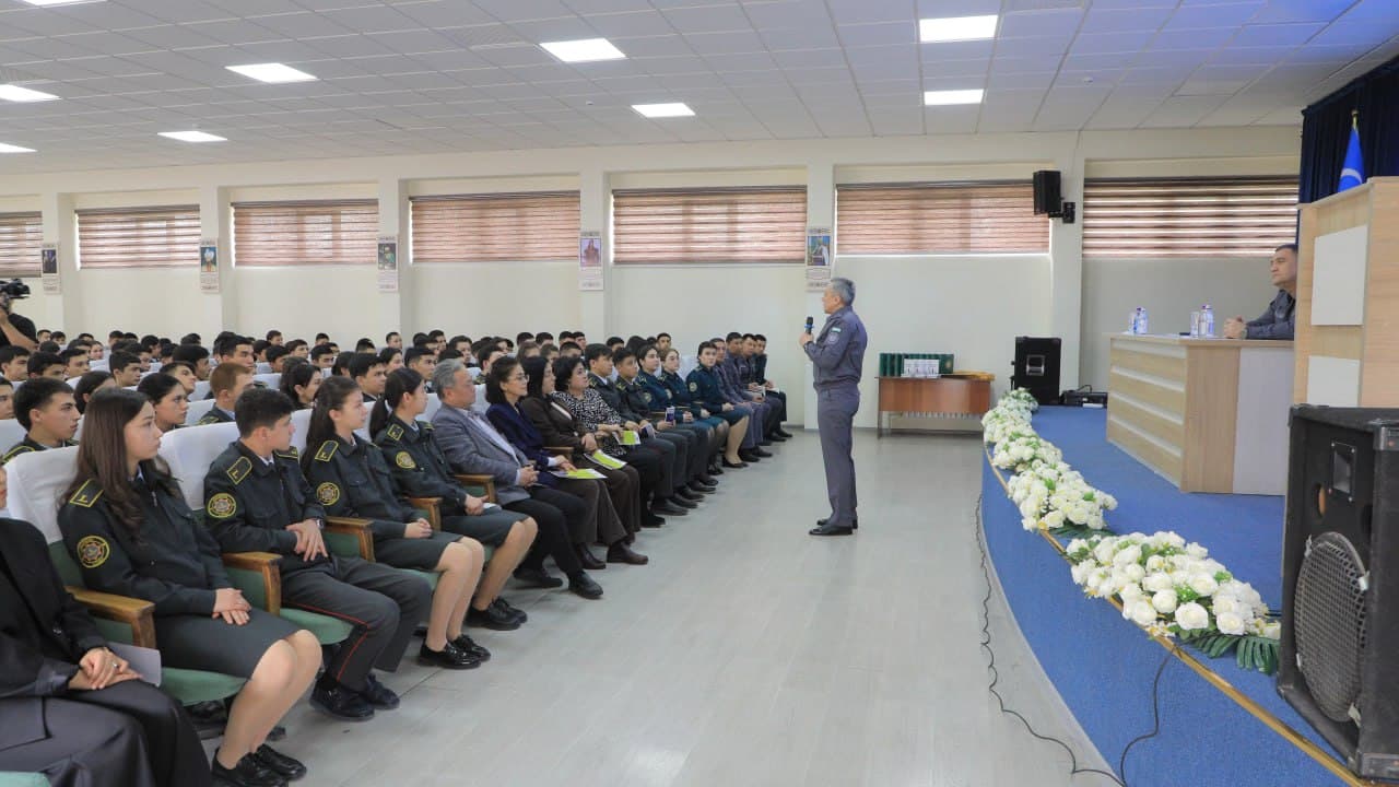 IIV Akademiyasi rahbariyati ishtirokida yoshlar bilan ochiq muloqot oʻtkazildi