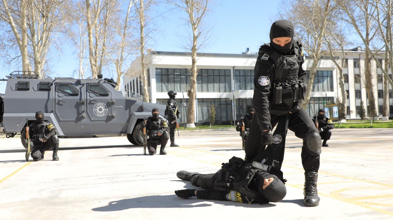 Министром внутренних дел генерал-лейтенантом Азизом Ташпулатовым изучена боевая готовность личного состава и эффективность служебной деятельности в воинской части Караульных войск МВД