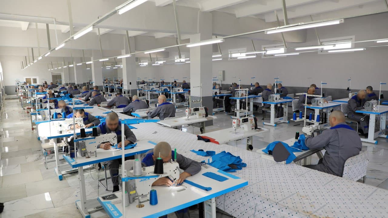 Министром внутренних дел генерал-лейтенантом Азизом Ташпулатовым изучена деятельность учреждений по исполнению наказания в Ташкентской области, а также проанализированы реформы и результаты в области воспитания и профессиональной ориентации осуждённых