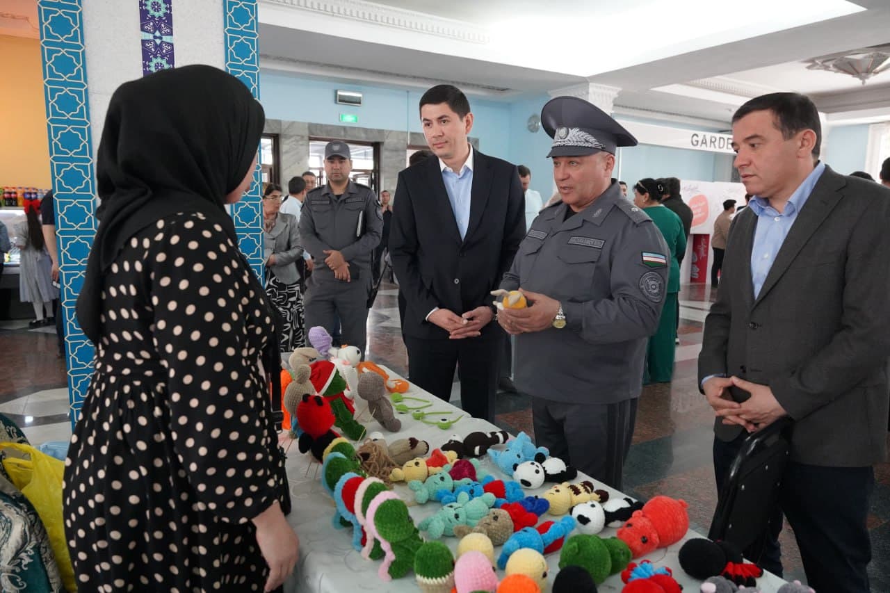 Ichki ishlar vazirligi rahbariyati tomonidan Toshkent shahri Mirobod tumanidagi “Salar” MFYda oʻrganishlar hamda yoshlar bandligini taʼminlash maqsadida boʻsh ish oʻrinlari yarmarkasi tashkil etildi