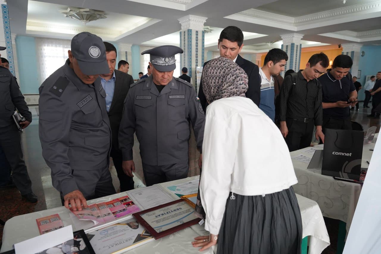 Ichki ishlar vazirligi rahbariyati tomonidan Toshkent shahri Mirobod tumanidagi “Salar” MFYda oʻrganishlar hamda yoshlar bandligini taʼminlash maqsadida boʻsh ish oʻrinlari yarmarkasi tashkil etildi