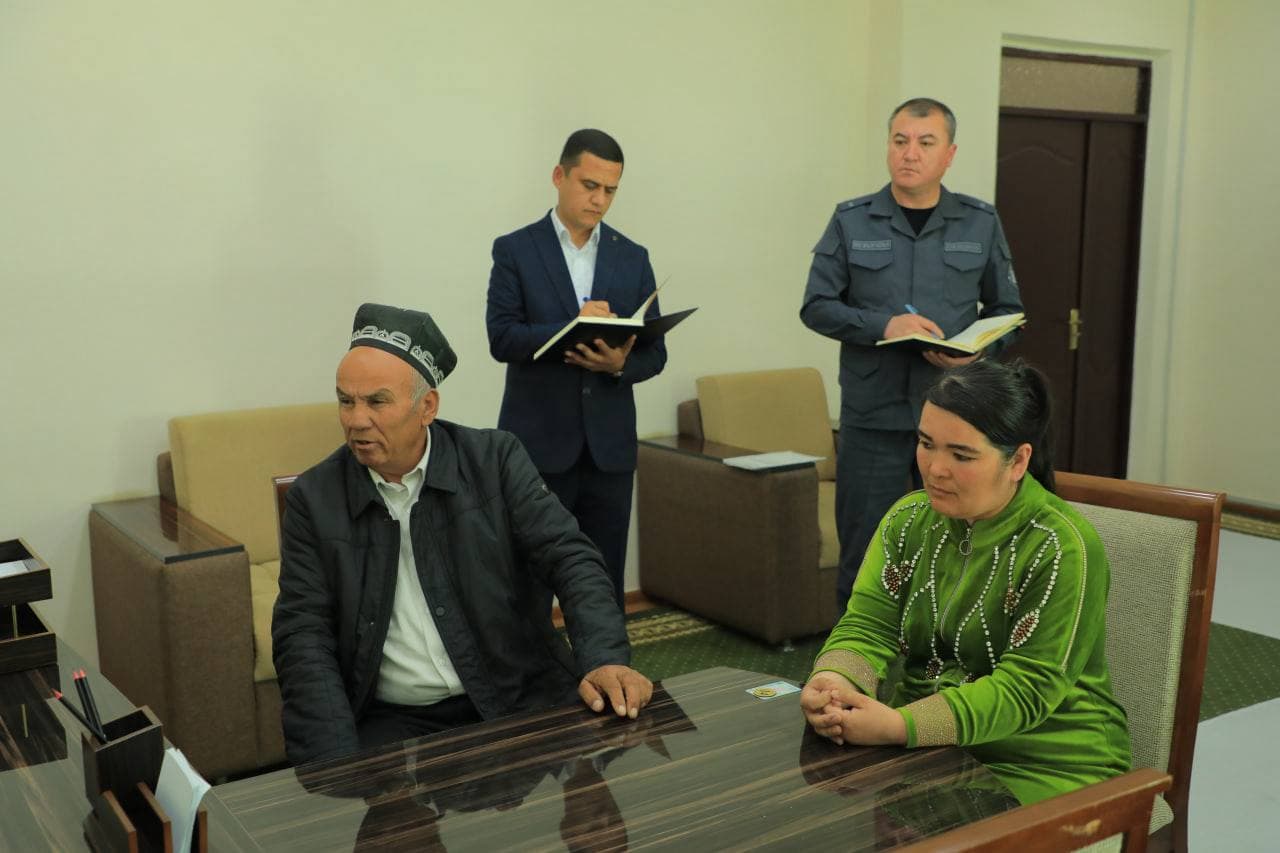 Surxondaryoda Ichki ishlar vaziri oʻrinbosari tomonidan oʻtkazilgan sayyor qabulda aholi murojaatlari atroflicha koʻrib chiqilib, muammolar tizimli hal qilishga qaratilgan vazifalar belgilab olindi