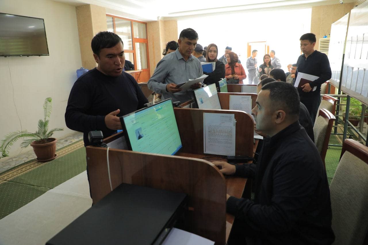 Surxondaryoda Ichki ishlar vaziri oʻrinbosari tomonidan oʻtkazilgan sayyor qabulda aholi murojaatlari atroflicha koʻrib chiqilib, muammolar tizimli hal qilishga qaratilgan vazifalar belgilab olindi