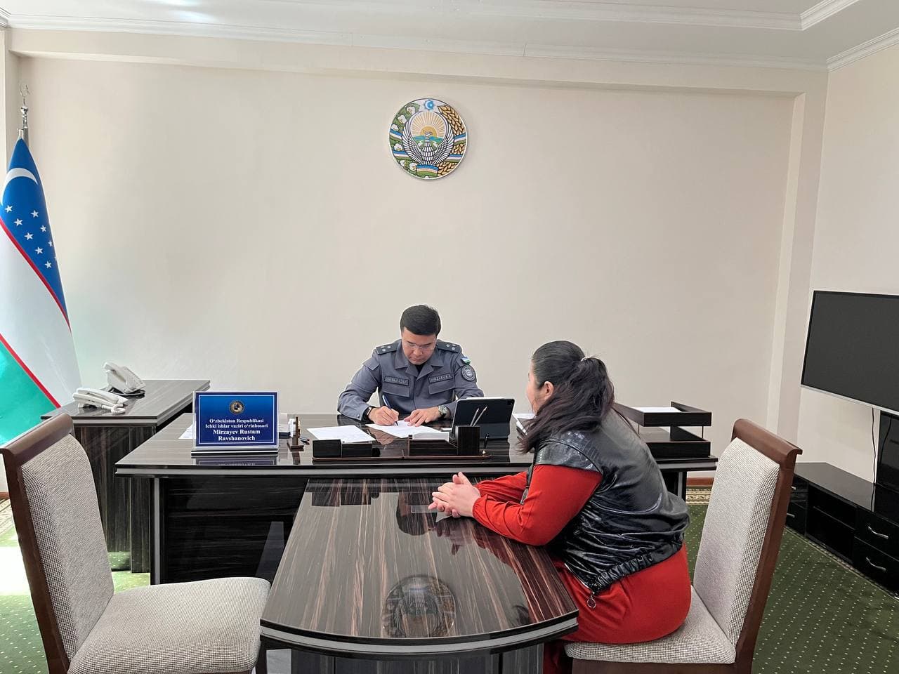 Surxondaryoda Ichki ishlar vaziri oʻrinbosari tomonidan oʻtkazilgan sayyor qabulda aholi murojaatlari atroflicha koʻrib chiqilib, muammolar tizimli hal qilishga qaratilgan vazifalar belgilab olindi