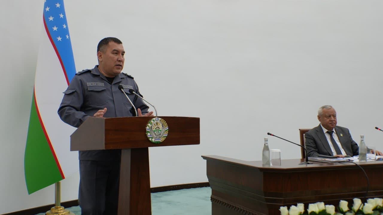 Xalq deputatlari Navoiy viloyat Kengashining 27-sessiyasida viloyat IIB boshligʻining hisoboti eshitildi