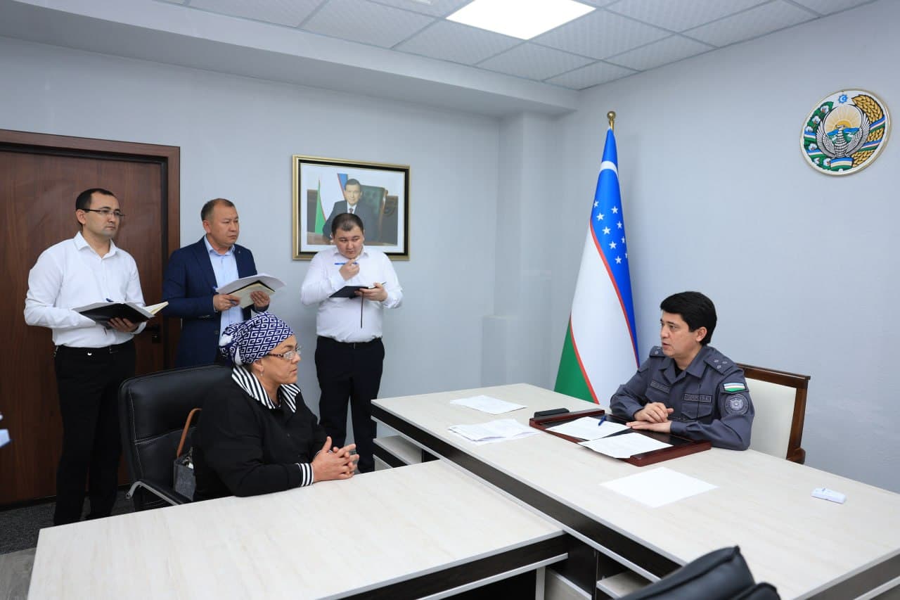 Ichki ishlar vazirligi hamda uning hududiy boʻlinmalari tomonidan tashkil etilgan sayyor qabullar davomida fuqarolarning murojaatlari batafsil oʻrganilib, mavjud muammolarni tizimli bartaraf etishga qaratilgan aniq vazifalar belgilanmoqda