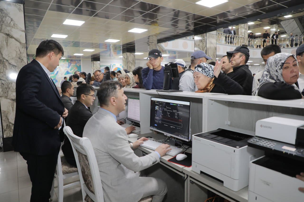 Ichki ishlar vazirligi hamda uning hududiy boʻlinmalari tomonidan tashkil etilgan sayyor qabullar davomida fuqarolarning murojaatlari batafsil oʻrganilib, mavjud muammolarni tizimli bartaraf etishga qaratilgan aniq vazifalar belgilanmoqda