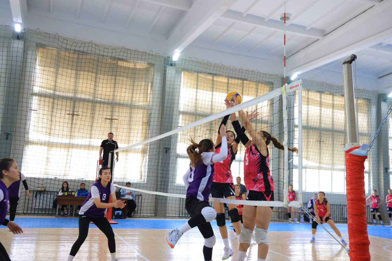 Buxoro voleybolchi qizlari Oʻzbekiston chempionatida ishonchli gʻalabaga erishdi