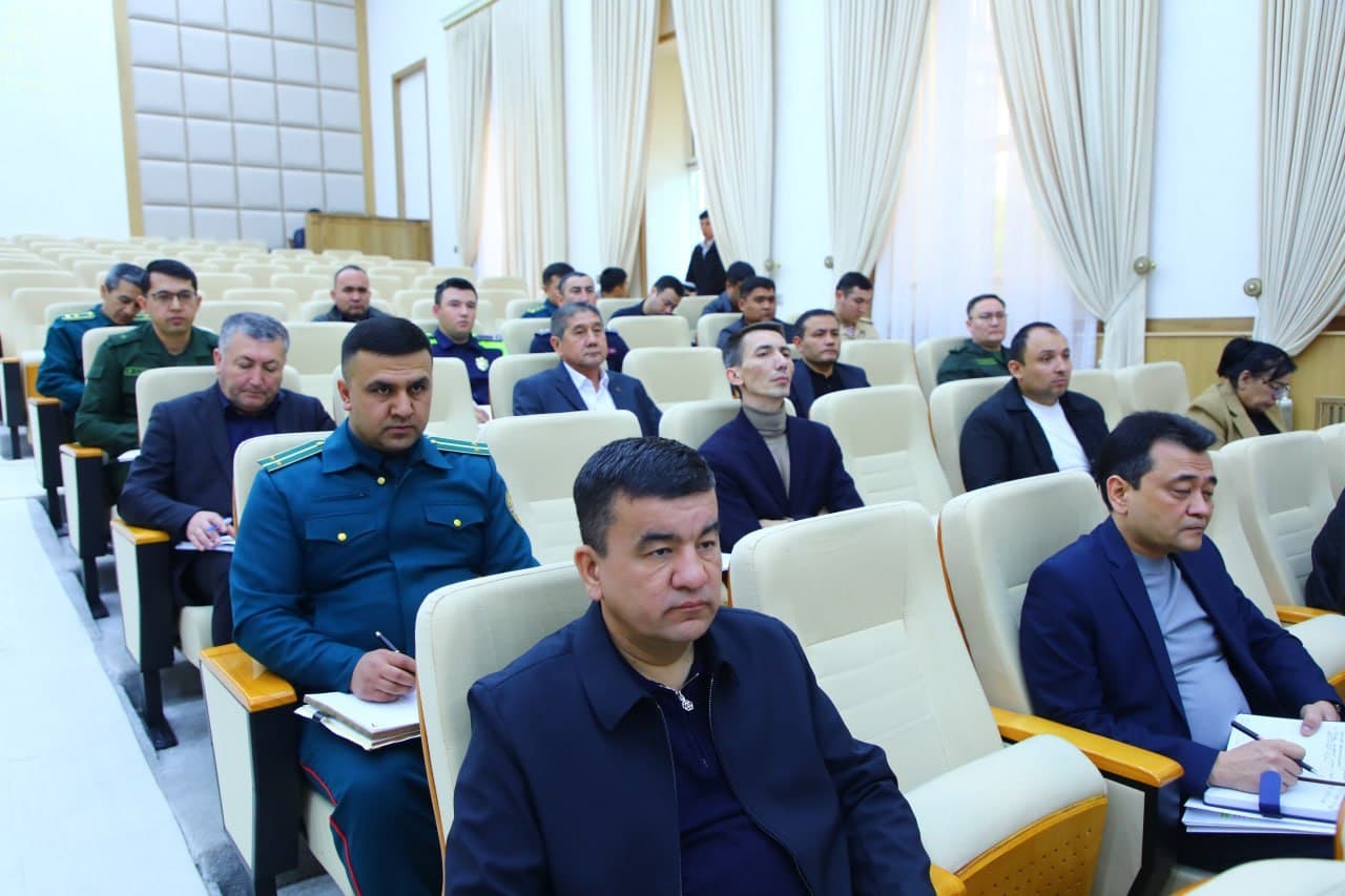 Samarqand viloyatida xavfsiz muhitni yaratish va kriminogen vaziyat barqarorligini taʼminlash borasida amalga oshirilayotgan ishlar tanqidiy muhokama qilinib, zarur chora-tadbirlar belgilab olindi