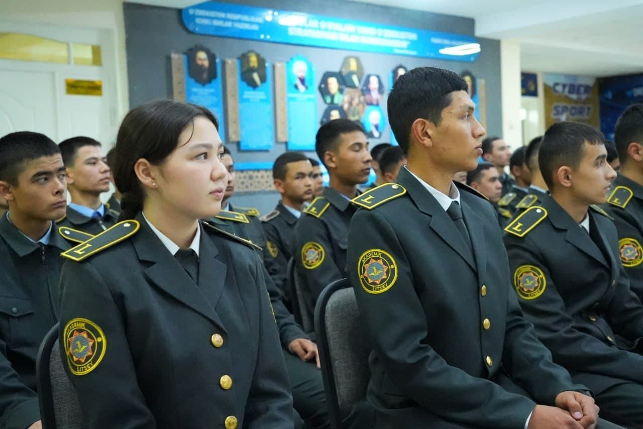 ИИВ раҳбарияти иштирокида Фарғона вилояти ИИБда хизмат интизоми масалалари бўйича йиғилиш ўтказилди