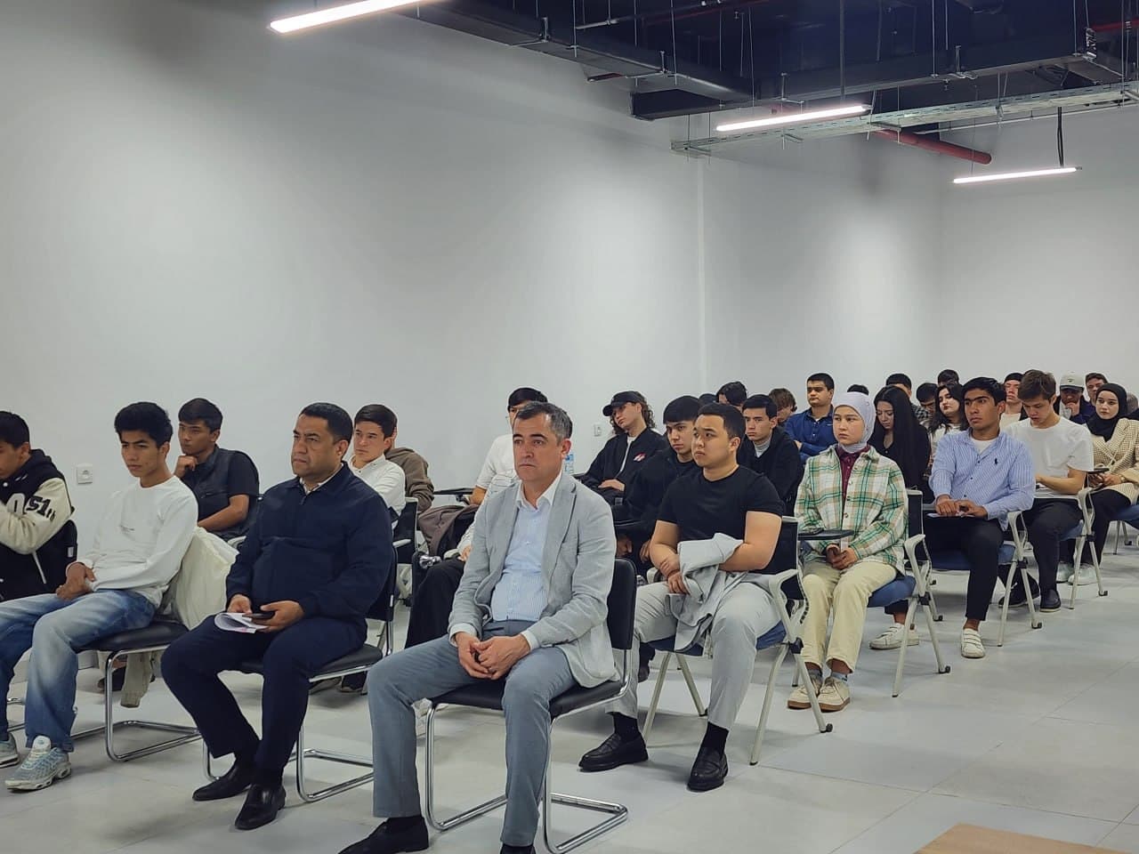 В Университете менеджмента и современных технологий (UMFT) состоялся круглый стол на актуальную тему