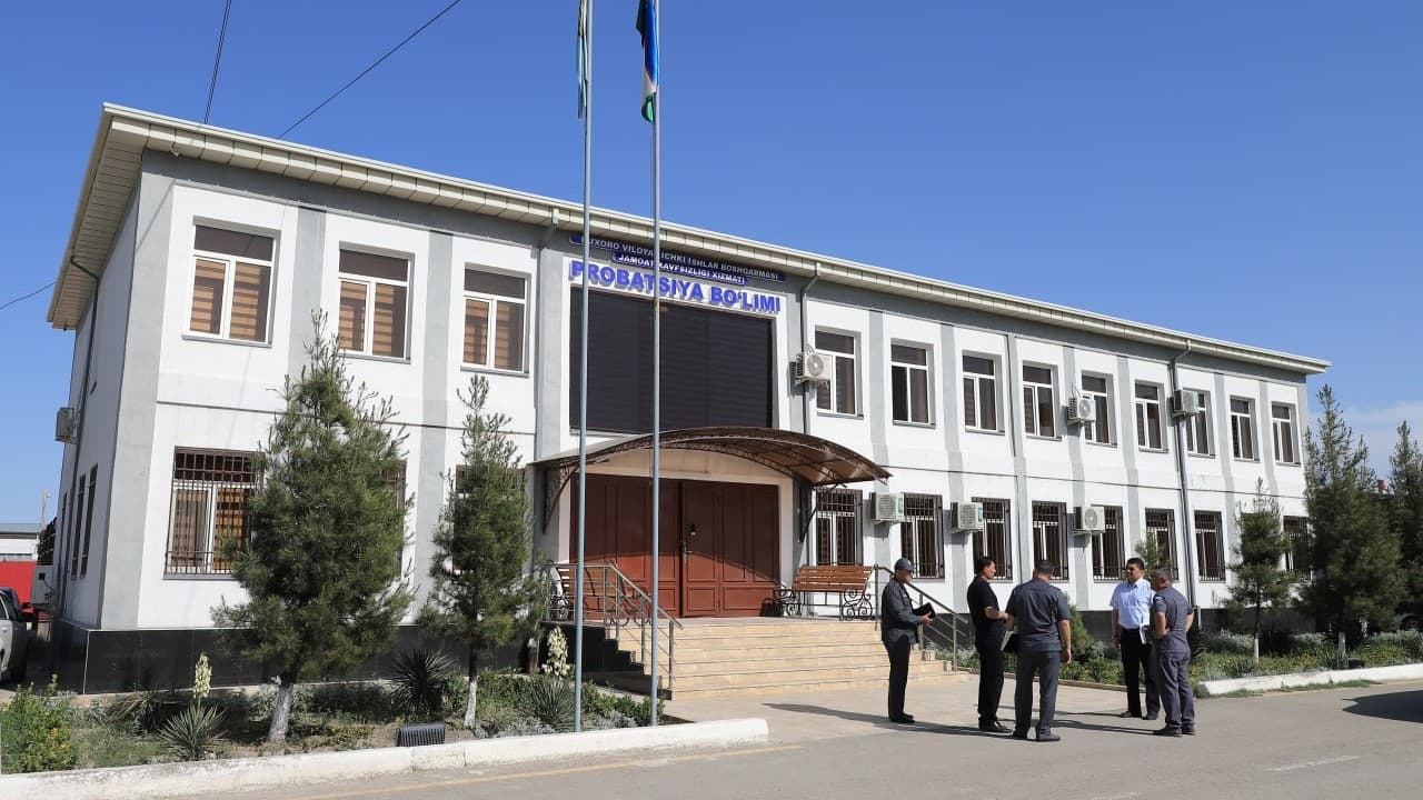 Buxoro viloyati IIB boshligʻi Buxoro shahridagi 1-son ichki ishlar boʻlimi hamda Axborot texnologiyalari sohasidagi jinoyatlarga qarshi kurashish boshqarmasi faoliyati bilan tanishdi