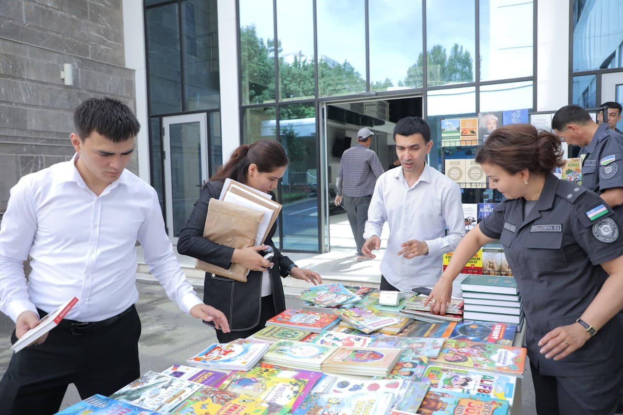 IIV Markaziy apparatida kitobxonlik madaniyatini rivojlantirishga qaratilgan “Kitoblar yarmarkasi” tashkil etildi