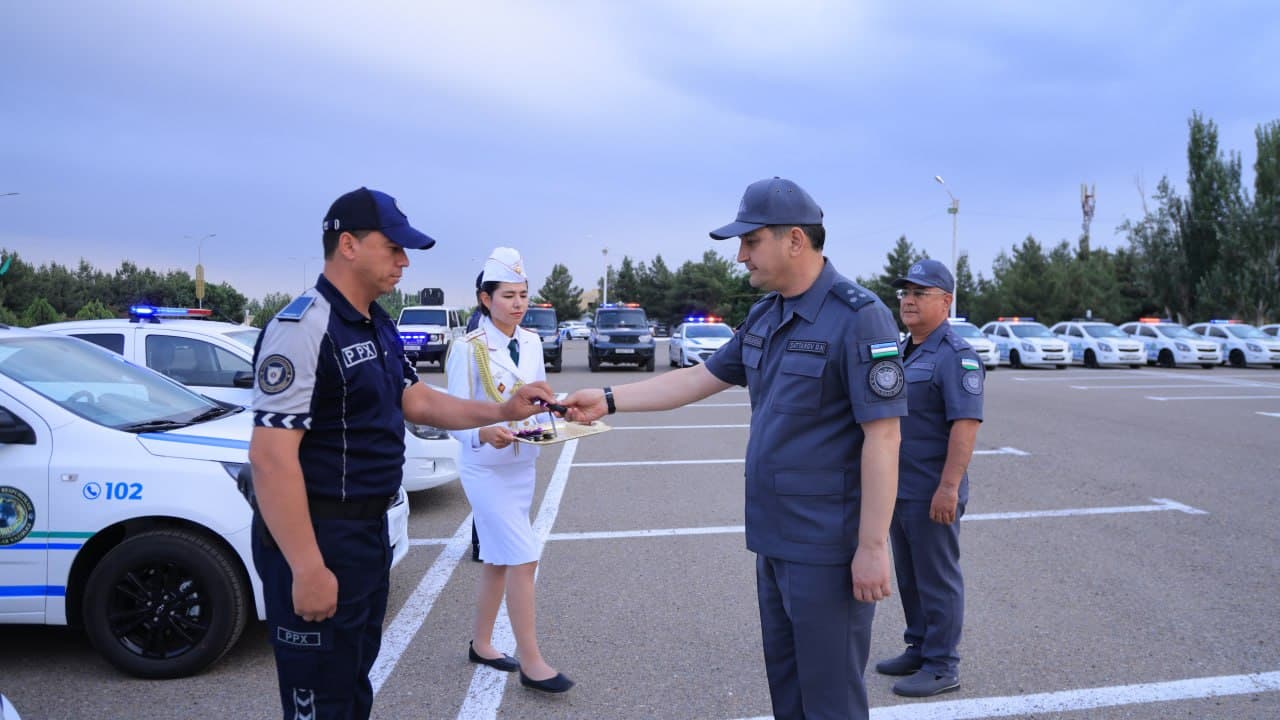 IIV rahbariyatining Buxoro viloyatiga amaliy tashrifi doirasida Patrul-post xizmatiga yangi maxsus xizmat transport vositalari tantanali ravishda topshirildi