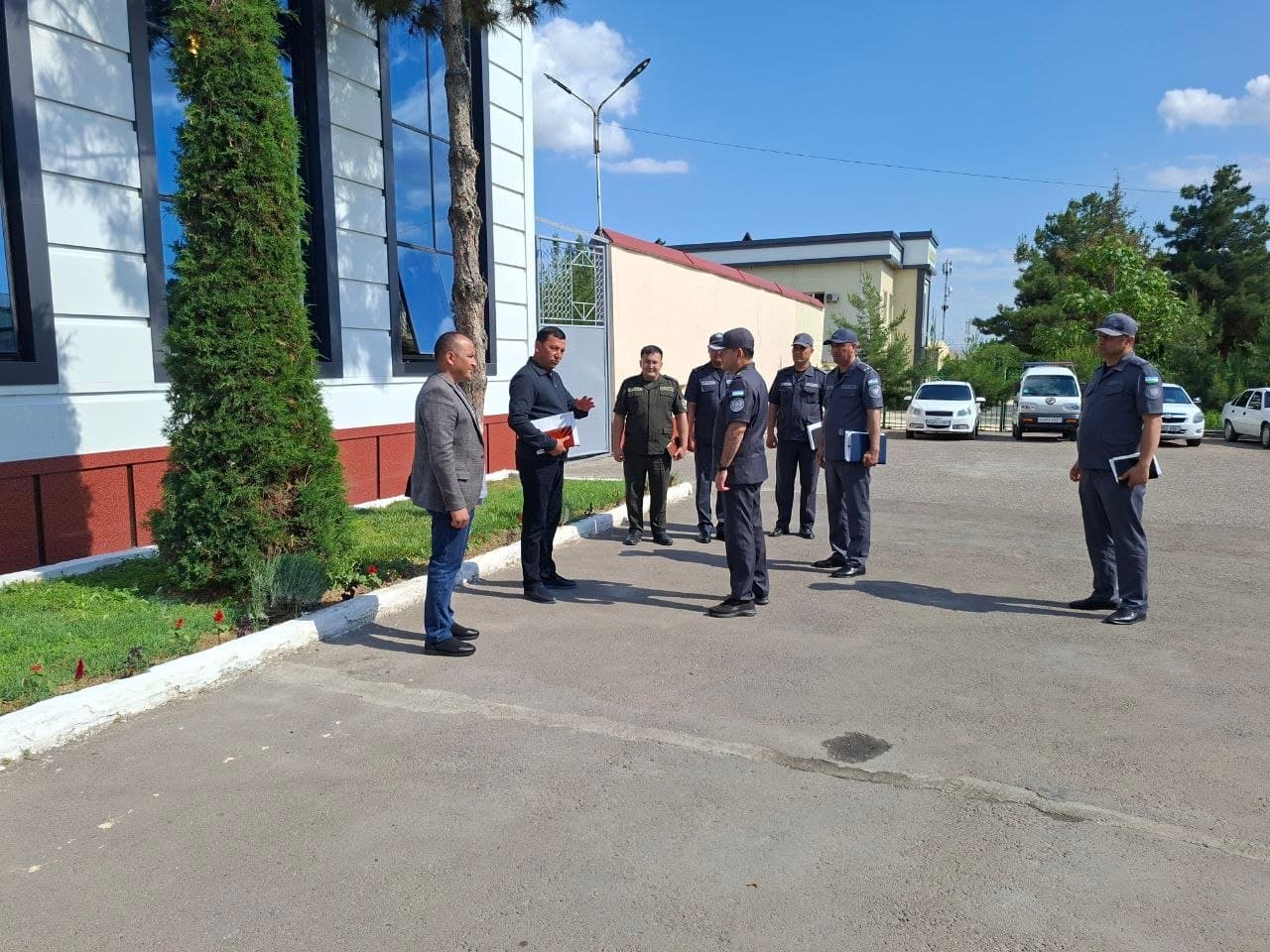 Ichki ishlar vazirining birinchi oʻrinbosari general-mayor Rustam Djurayev Namangan viloyatida Ichki ishlar boʻlinmalari faoliyati bilan tanishdi
