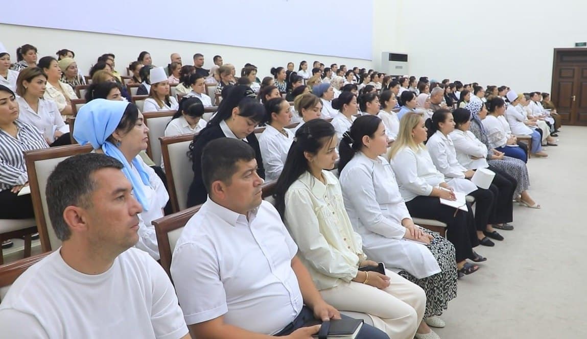 Yoʻllarda bolalar xavfsizligini taʼminlash maqsadida amalga oshirilayotgan ishlar hamda yoʻl qoʻyilayotgan kamchiliklarga bagʻishlangan tanqidiy yigʻilishi oʻtkazildi