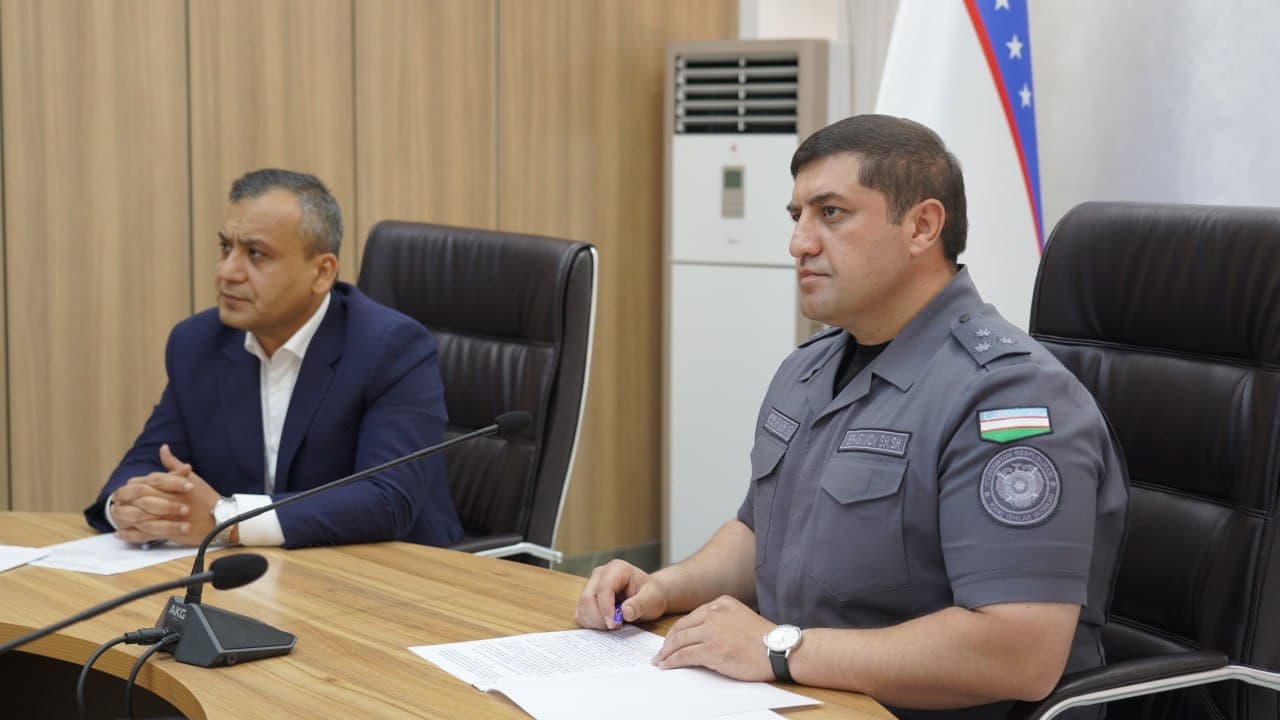 Yoʻllarda bolalar xavfsizligini taʼminlash maqsadida amalga oshirilayotgan ishlar hamda yoʻl qoʻyilayotgan kamchiliklarga bagʻishlangan tanqidiy yigʻilishi oʻtkazildi