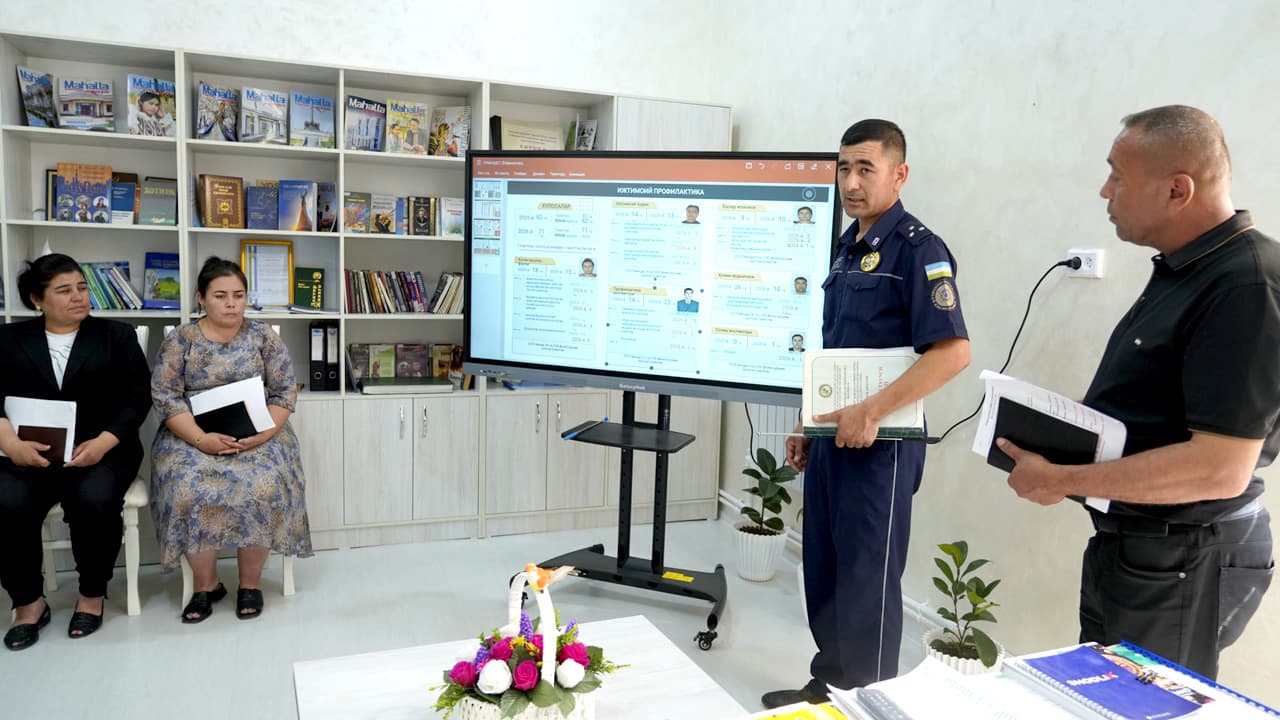 Ichki ishlar vaziri oʻrinbosari rahbarligidagi ishchi guruhning Navoiy viloyatidagi oʻrganishlari Qiziltepa tumanida amalga oshirilayotgan ishlar samaradorligini koʻzdan kechirish bilan boshlandi