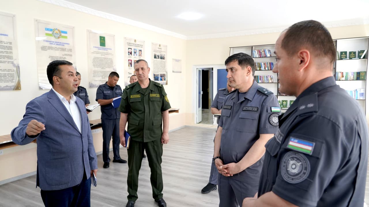 Navoiy viloyatida jinoyatchilikni jilovlash, mahalla yettiligi faoliyati va xodimlarning ijtimoiy himoyasi masalalari tumanlar kesimida tahlil qilinmoqda