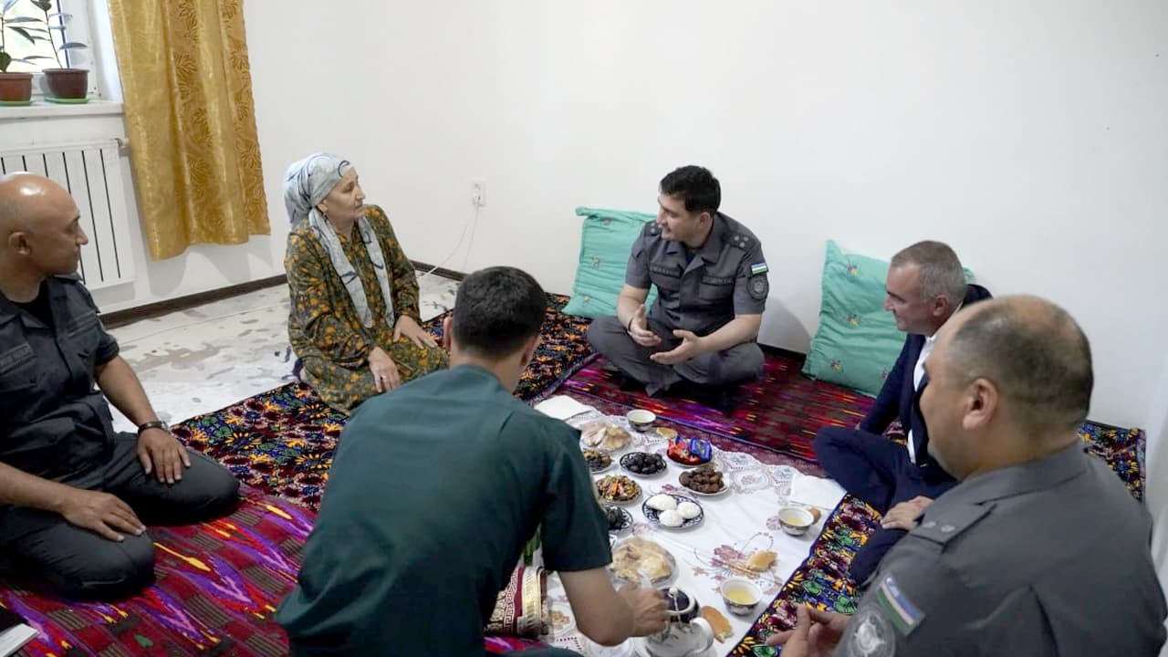 Navoiy viloyatida jinoyatchilikni jilovlash, mahalla yettiligi faoliyati va xodimlarning ijtimoiy himoyasi masalalari tumanlar kesimida tahlil qilinmoqda