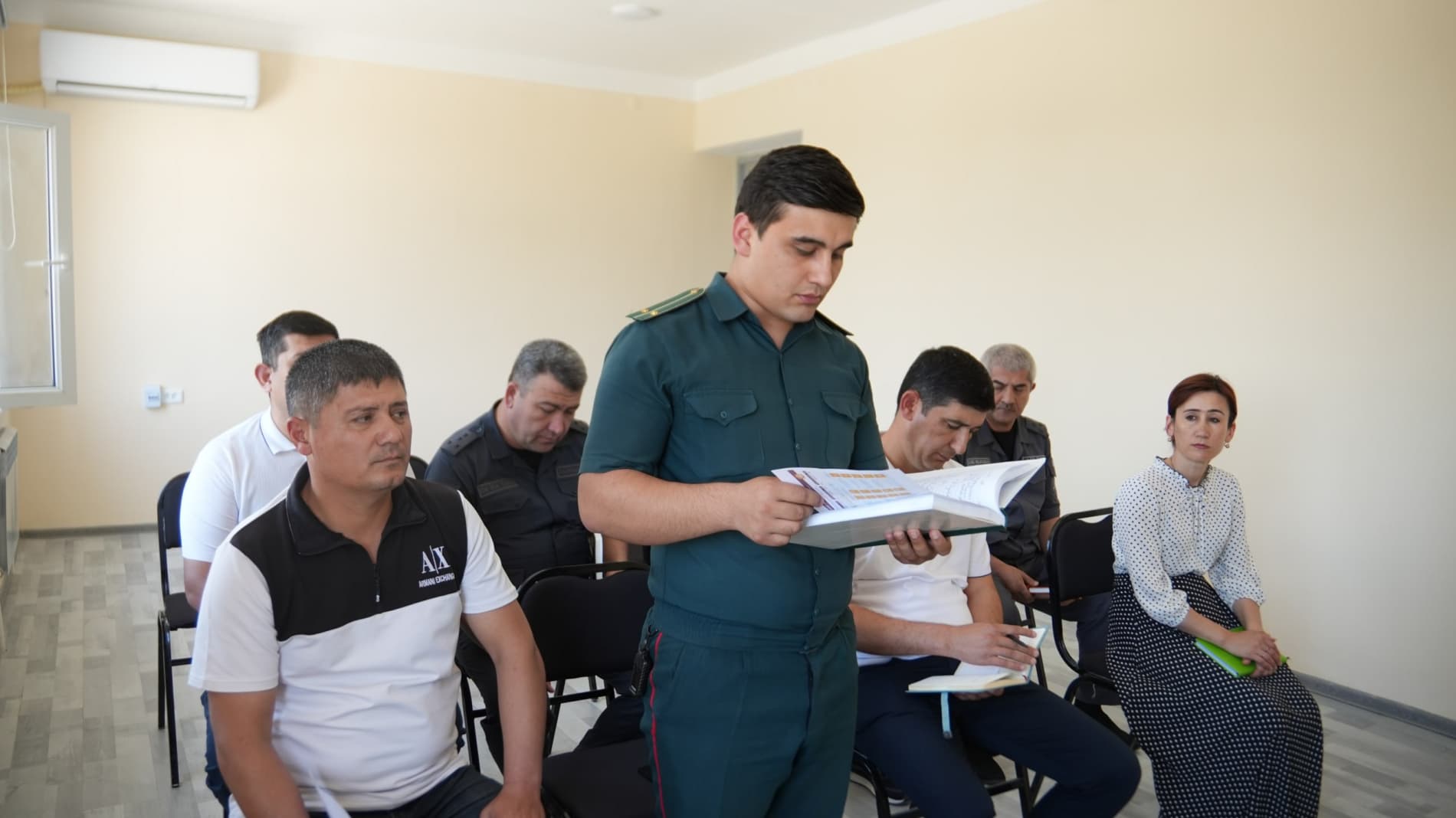 IIV Akademiyasi rahbariyati tomonidan Navoiy viloyatida mahallalarda xavfsiz muhit yaratish va jinoyatchilikning oldini olish borasida amalga oshirilayotgan ishlar oʻrganildi