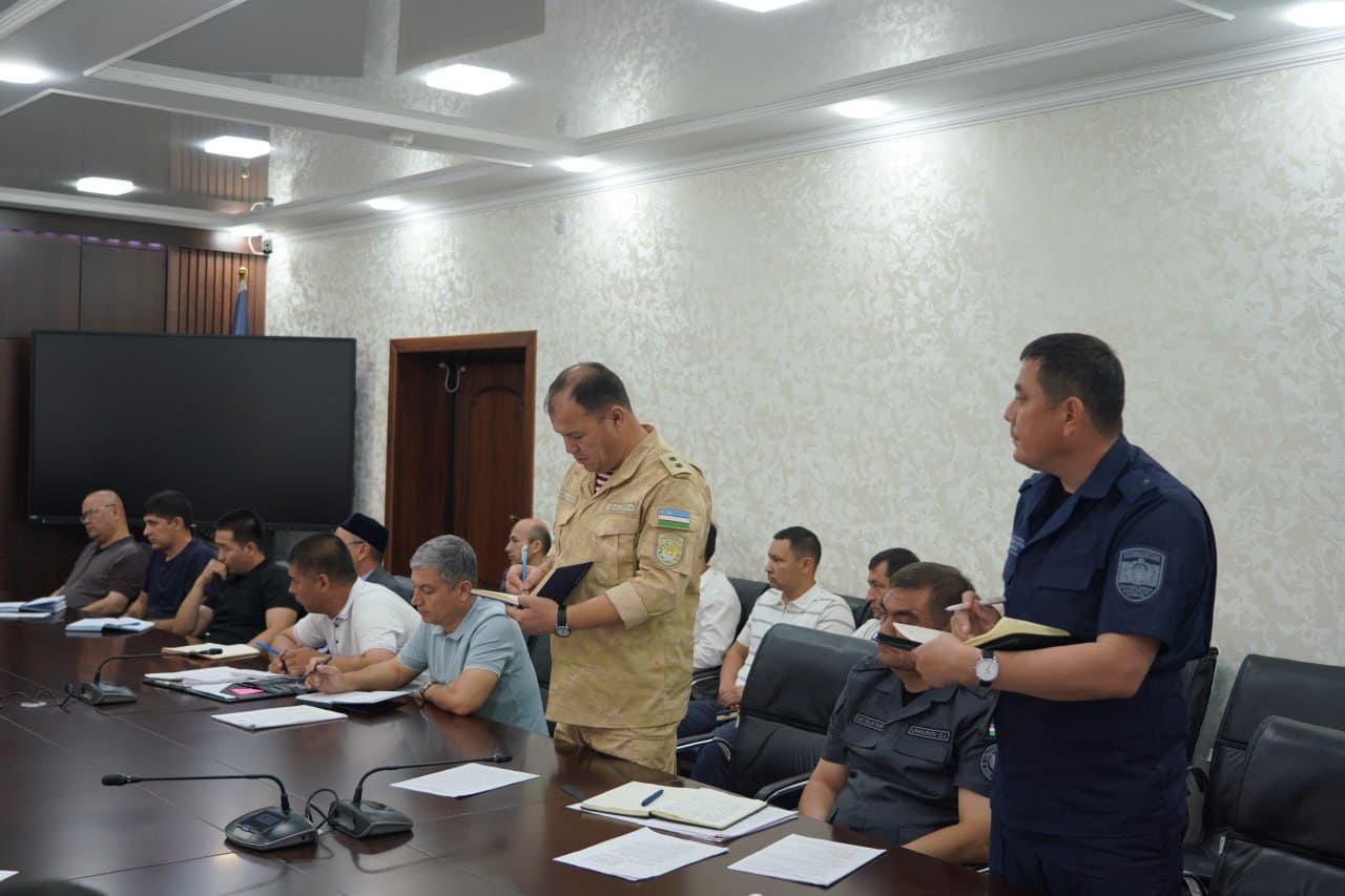 Sirdaryo viloyati Ichki ishlar boshqarmasida “Soʻnggi qoʻngʻiroq” tadbirlari va “Qurbon hayiti” bayrami kunlarida jamoat xavfsizligini taʼminlash hamda huquqbuzarliklarning oldini olishga bagʻishlangan tezkor yigʻilish oʻtkazildi