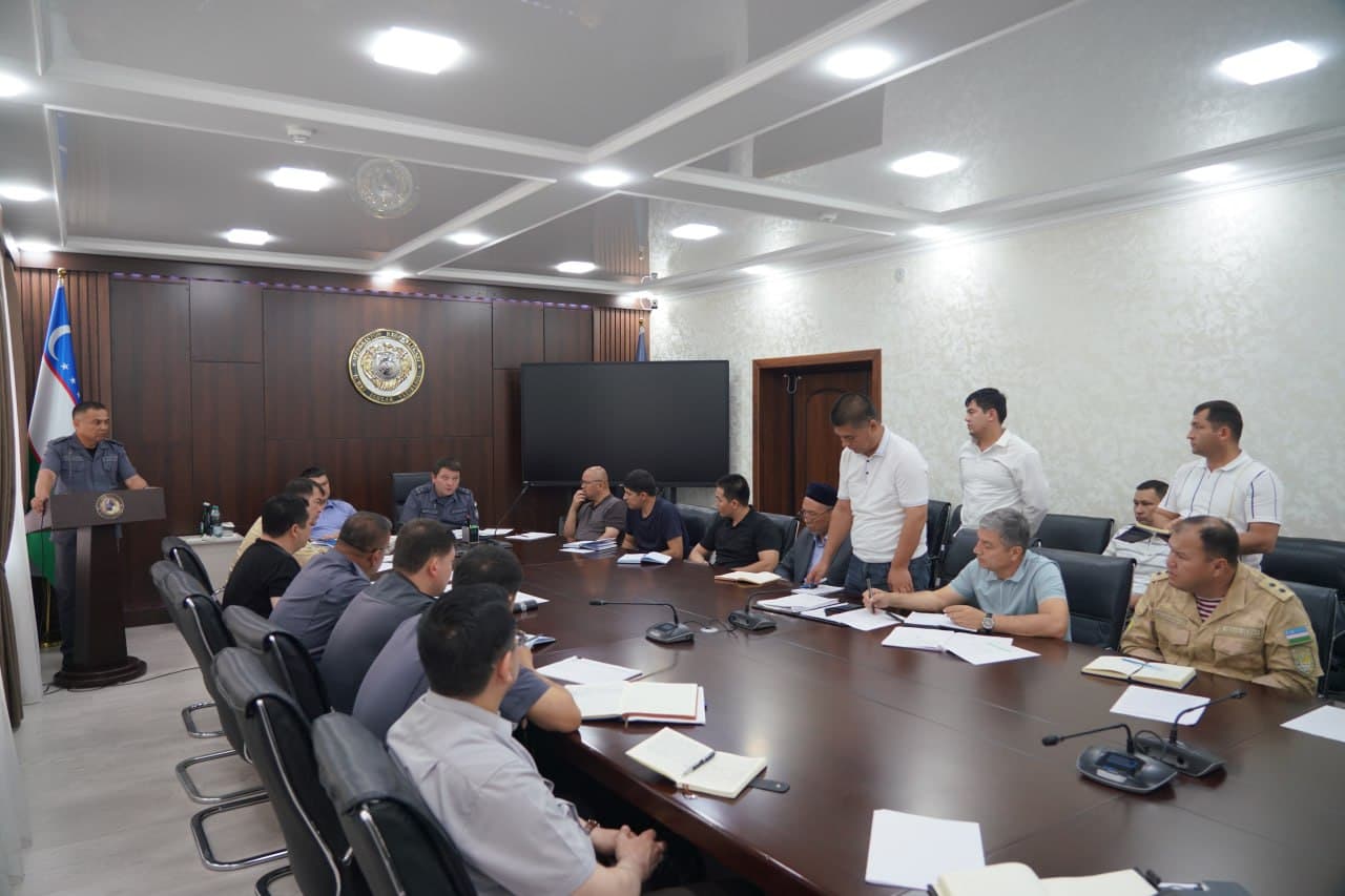 Sirdaryo viloyati Ichki ishlar boshqarmasida “Soʻnggi qoʻngʻiroq” tadbirlari va “Qurbon hayiti” bayrami kunlarida jamoat xavfsizligini taʼminlash hamda huquqbuzarliklarning oldini olishga bagʻishlangan tezkor yigʻilish oʻtkazildi