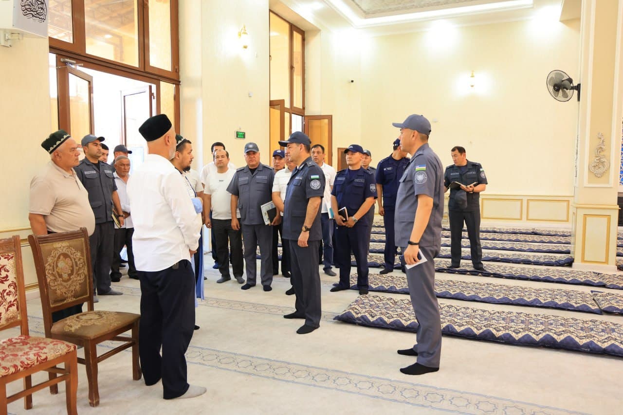 Ichki ishlar vazirining birinchi oʻrinbosari tomonidan Namangan va Andijon viloyatlarida “Qurbon hayiti” namozlari vaqtida jamoat xavfsizligini taʼminlash borasida amalga oshirilgan profilaktik chora-tadbirlar oʻrganildi