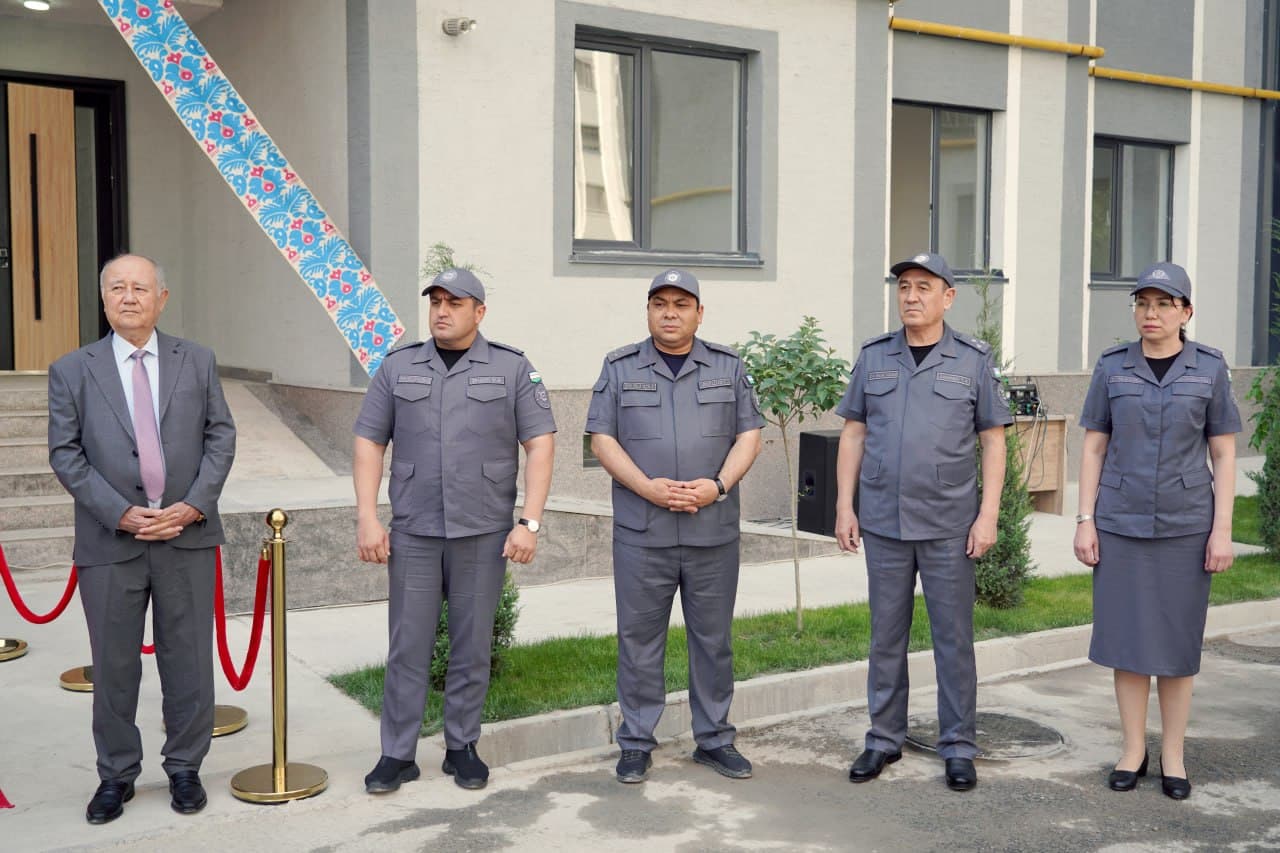 Ijtimoiy himoyaning amaliy samarasi: Toʻrt egizakning otasiga Ichki ishlar vazirligi tomonidan 3 xonali uy sovgʻa qilindi