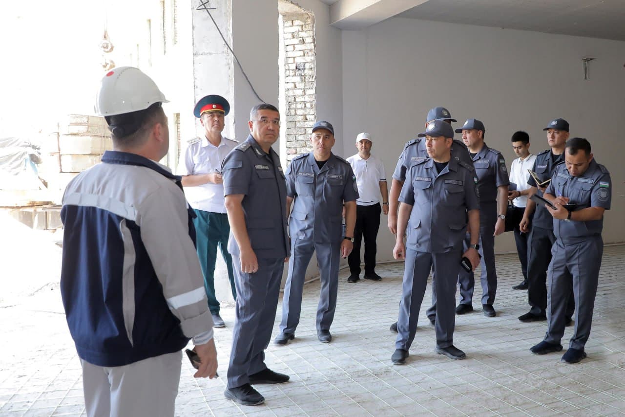 В Республике Каракалпакстан изучены деятельность органов внутренних дел, ход строительных и реконструкционных работ, а также меры, направленные на обеспечение безопасности населения