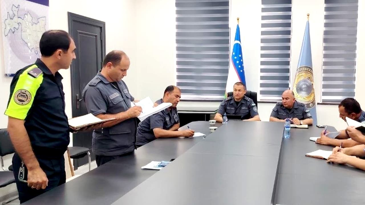 Сурхондарё вилояти ИИБ раҳбарияти томонидан чекка ҳудудларда жамоат хавфсизлиги ва йўл ҳаракати хавфсизлиги масалалари танқидий таҳлил қилинди