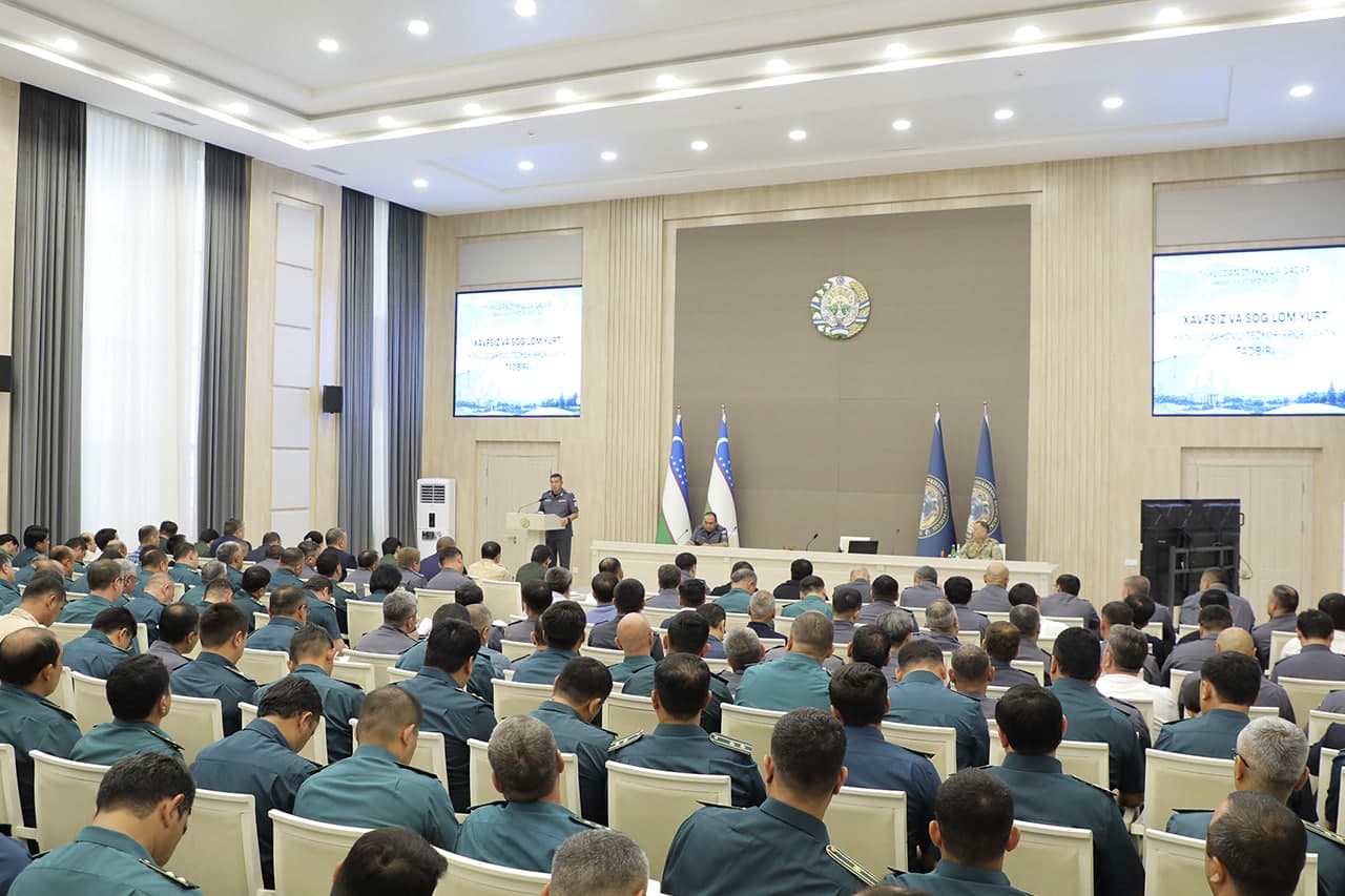 Toshkent viloyatida “Xavfsiz va sogʻlom yurt” kompleks tezkor-profilaktik tadbirlarini samarali tashkil etish va jamoat xavfsizligini taʼminlash masalalari muhokama qilindi
