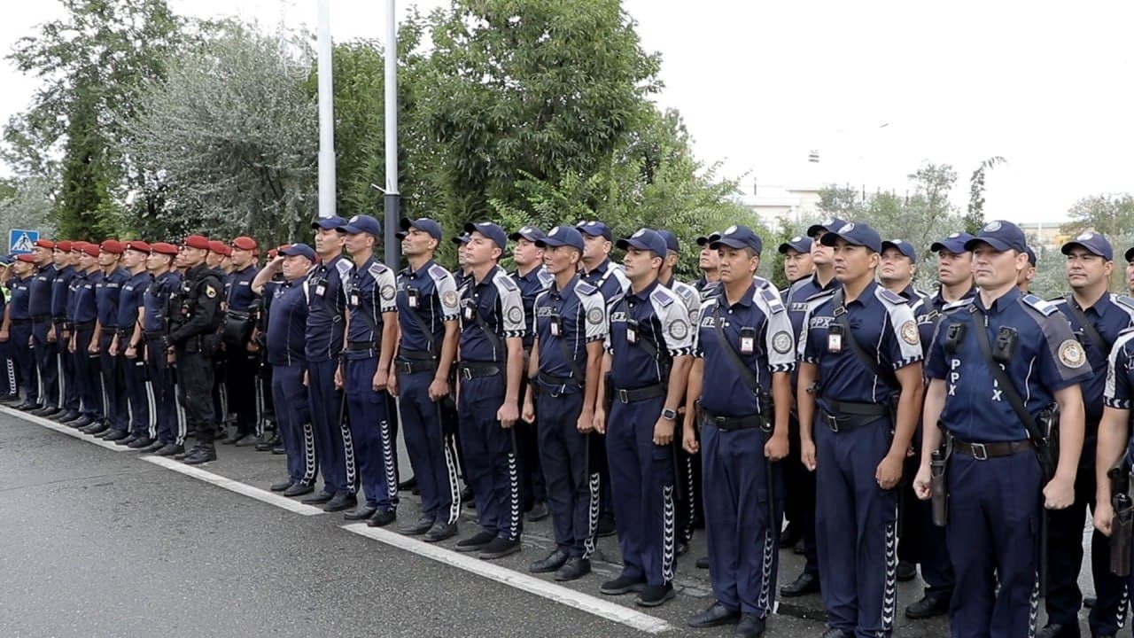 Ichki ishlar vazirligi rahbariyati boshchiligida “Xavfsiz va sogʻlom yurt” tezkor profilaktik tadbiri doirasida Qoraqalpogʻiston Respublikasida huquqni muhofaza qiluvchi organlar xodimlari ishtirokida xizmat oldi yigʻini boʻlib oʻtdi