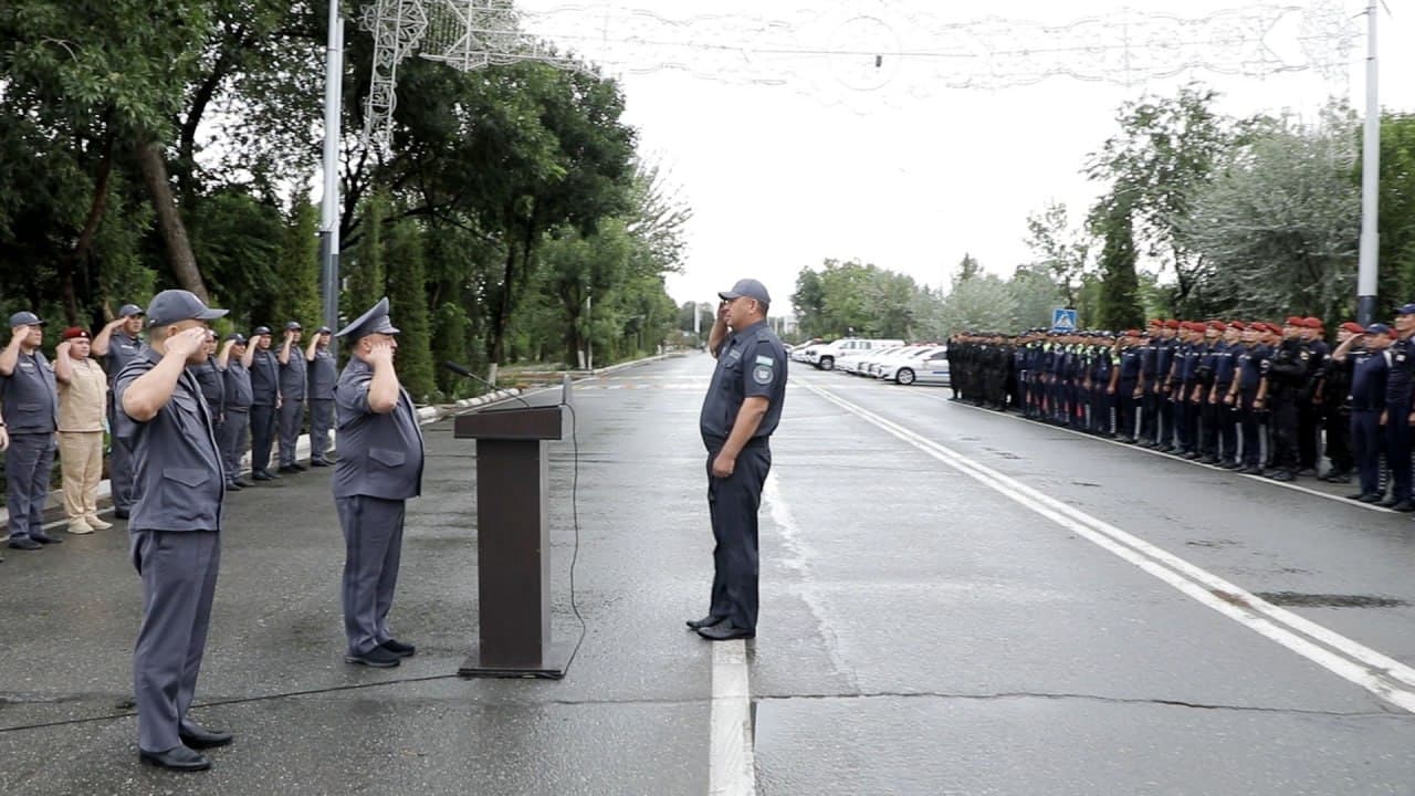 Ichki ishlar vazirligi rahbariyati boshchiligida “Xavfsiz va sogʻlom yurt” tezkor profilaktik tadbiri doirasida Qoraqalpogʻiston Respublikasida huquqni muhofaza qiluvchi organlar xodimlari ishtirokida xizmat oldi yigʻini boʻlib oʻtdi